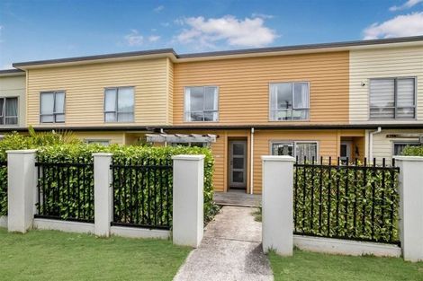 Photo of property in 31/11 Ray Small Drive, Papakura, 2110