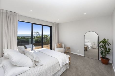 Photo of property in 63 Moncks Spur Road, Redcliffs, Christchurch, 8081