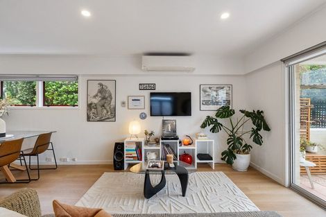 Photo of property in 81 Seaview Road, Paremata, Porirua, 5024