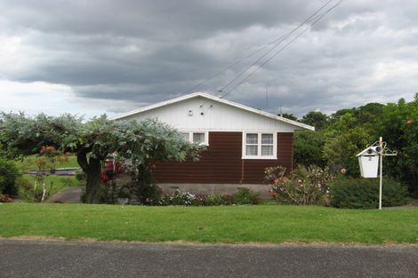 Photo of property in 2 Shortt Avenue, Mangere Bridge, Auckland, 2022