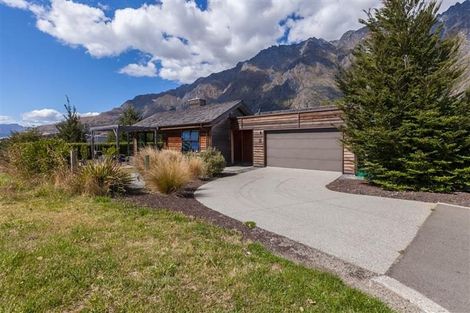 Photo of property in 10 Jackby Court, Jacks Point, Queenstown, 9371