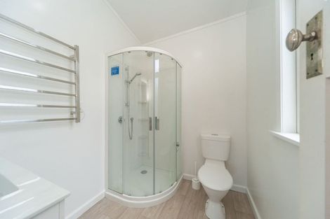 Photo of property in 80 Kelburn Parade, Kelburn, Wellington, 6012