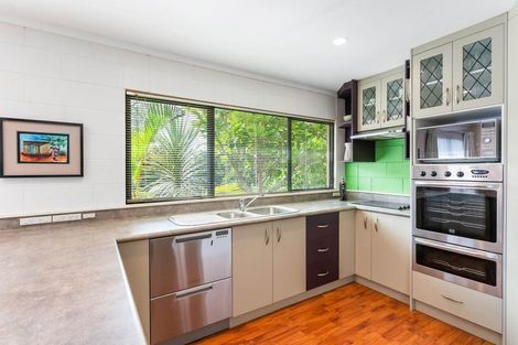 Photo of property in 20 John Downs Drive, Browns Bay, Auckland, 0630