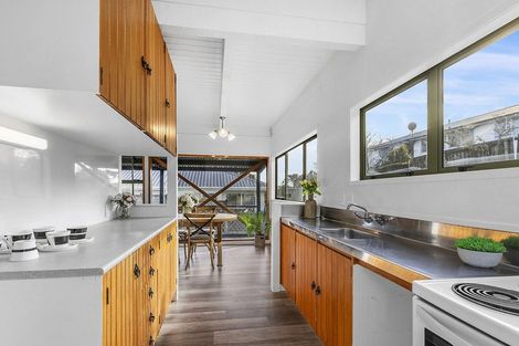 Photo of property in 117 Gloaming Hill, Titahi Bay, Porirua, 5022