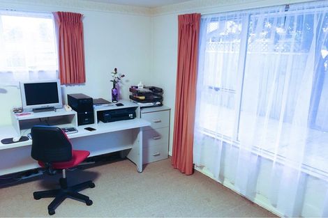 Photo of property in 6b Coniston Avenue, Ilam, Christchurch, 8041