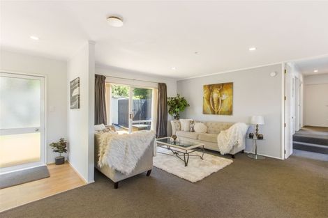 Photo of property in 2/30 Witheford Drive, Bayview, Auckland, 0629