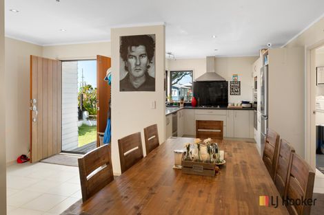 Photo of property in 28 Ocean View Road, Waihi Beach, 3611