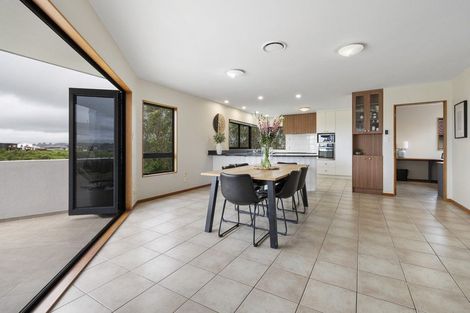 Photo of property in 33 Ruapehu Drive, Fitzherbert, Palmerston North, 4410