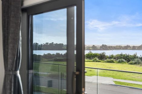 Photo of property in 32 Tahuna Minhinnick Drive, Glenbrook, Waiuku, 2681