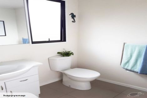 Photo of property in 1/9 Fathom Place, Te Atatu Peninsula, Auckland, 0610