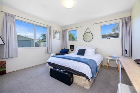 Photo of property in 16 Waimumu Road, Massey, Auckland, 0614