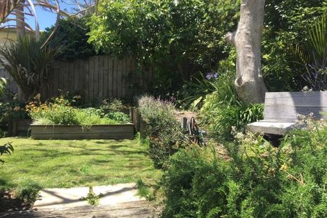 Photo of property in 27 Hastings Parade, Devonport, Auckland, 0624