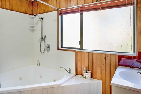 Photo of property in 20 Grays Road, Plimmerton, Porirua, 5026