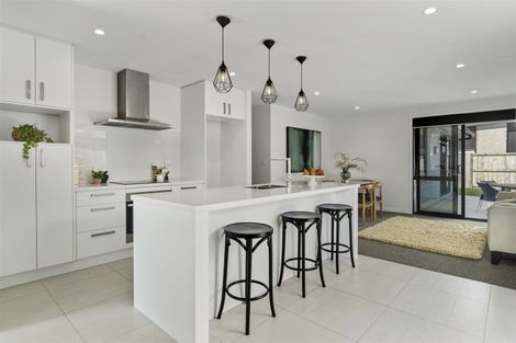 Photo of property in 28 Te Kio Crescent, Papamoa Beach, Papamoa, 3118