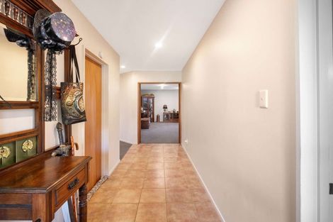 Photo of property in 15 Hemingford Place, Halswell, Christchurch, 8025