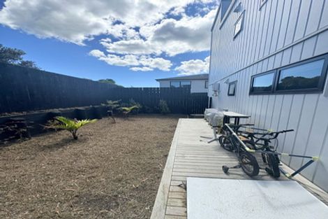 Photo of property in 20f Gilliam Street, New Lynn, Auckland, 0600