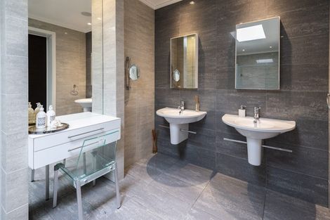 Photo of property in 5 Te Akau Crescent, Bucklands Beach, Auckland, 2012