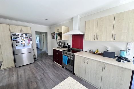 Photo of property in 2 Corlett Road, Plimmerton, Porirua, 5026