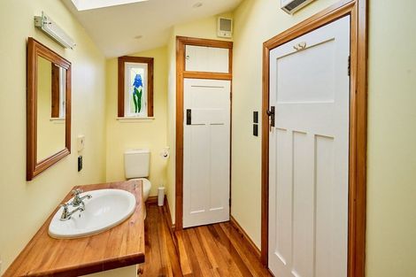 Photo of property in 25 Mahoe Street, Eastbourne, Lower Hutt, 5013