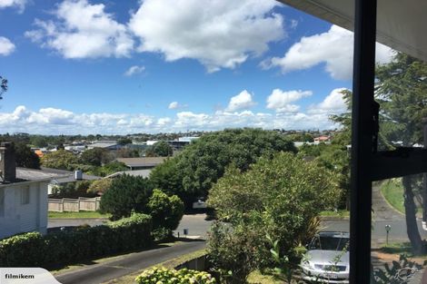 Photo of property in 15 Roband Avenue, Glenfield, Auckland, 0629