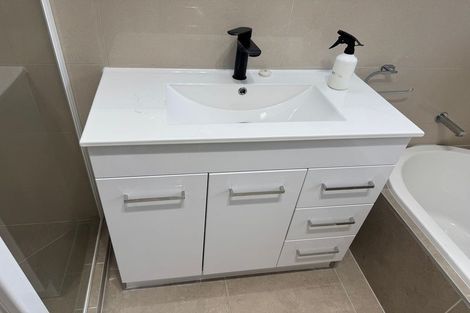 Photo of property in 2/6 Raddock Place, Half Moon Bay, Auckland, 2012