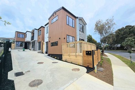 Photo of property in 7b Lewisham Street, Highland Park, Auckland, 2010