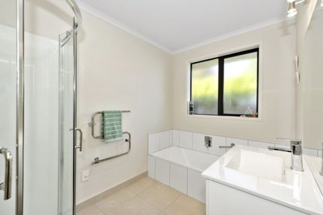 Photo of property in 8 Ashbourne Lane, Dinsdale, Hamilton, 3204