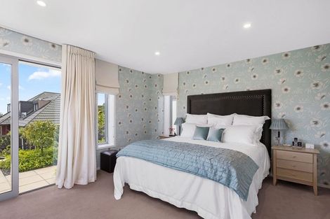 Photo of property in 32 Drayton Drive, Mount Pleasant, Christchurch, 8081