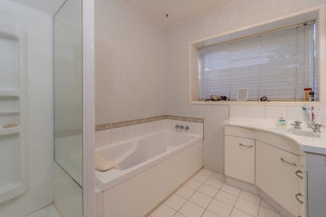 Photo of property in 23 Jellicoe Road, Murrays Bay, Auckland, 0630