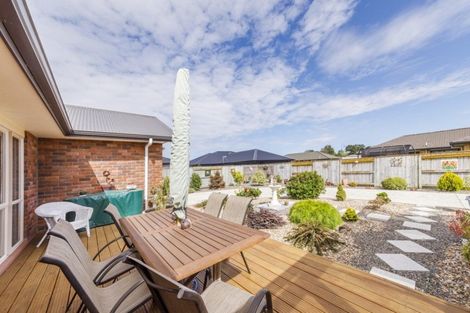 Photo of property in 11 Chestnut Close, Kelvin Grove, Palmerston North, 4414