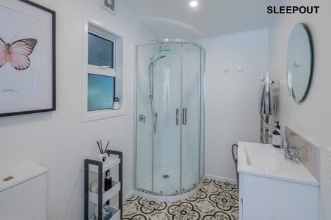 Photo of property in 27 Hemara Street, Waikanae Beach, Waikanae, 5036