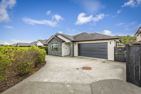 Photo of property in 16 Sir Lincoln Drive, Kumeu, 0810