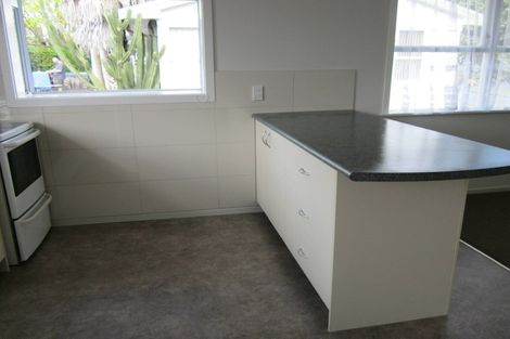 Photo of property in 40 Farquhar Road, Glendene, Auckland, 0602