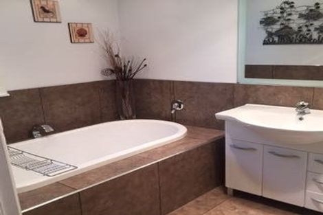 Photo of property in 18 Scenic Heights, Acacia Bay, Taupo, 3330