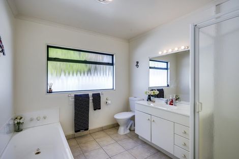 Photo of property in 35 Beaufort Place, Taradale, Napier, 4112