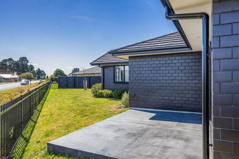 Photo of property in 3b Shillingford Boulevard, Rolleston, 7615