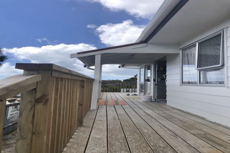 Photo of property in 18 Halldene Terrace, Red Beach, 0932