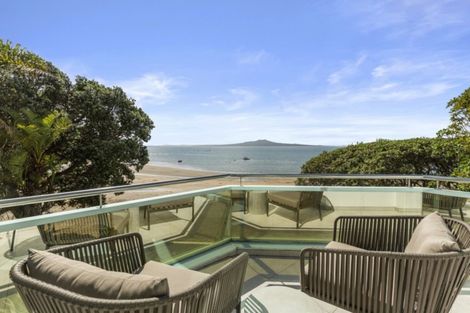 Photo of property in 2/9 The Esplanade, Castor Bay, Auckland, 0620