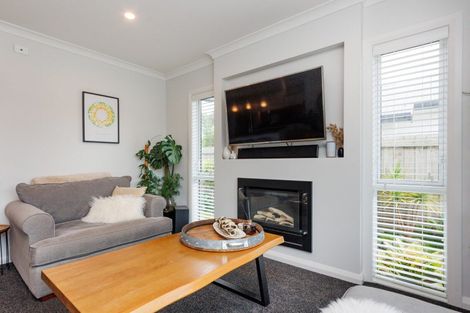 Photo of property in 41 Coutts Way, Fitzherbert, Palmerston North, 4410