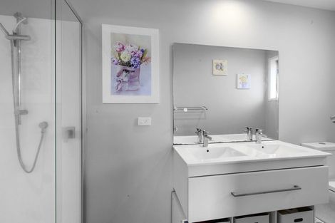 Photo of property in 8 Wentworth Lane, Waiwhakaiho, New Plymouth, 4312