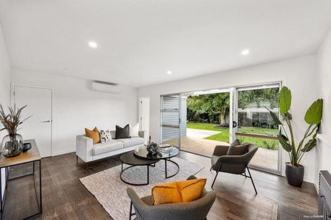 Photo of property in 56 Dale Crescent, Pakuranga, Auckland, 2010