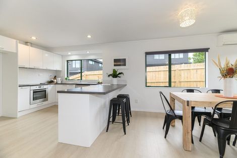 Photo of property in 43a Golf Road, New Lynn, Auckland, 0600