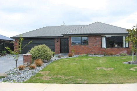 Photo of property in 4 Oratia Grove, Northwood, Christchurch, 8051