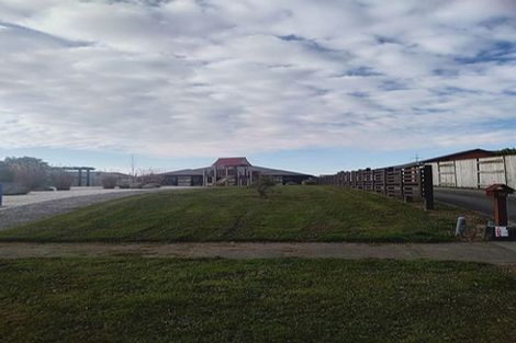 Photo of property in 187 Pacific Drive, Fitzherbert, Palmerston North, 4410