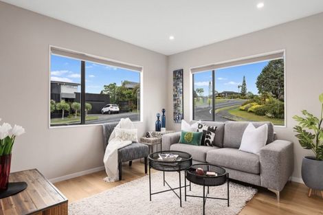 Photo of property in 168 Luckens Road, West Harbour, Auckland, 0618