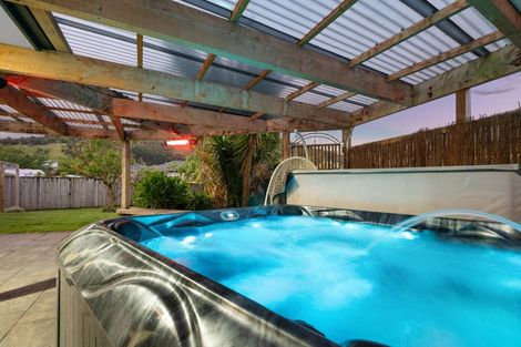 Photo of property in 6 Caulfield Place, Pukehangi, Rotorua, 3015