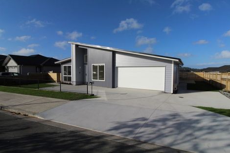 Photo of property in 17 Grove Way, Riverhead, 0820