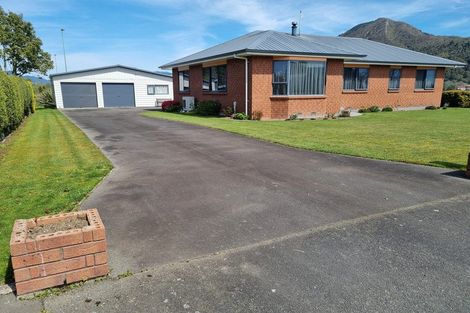 Photo of property in 104 Waller Street, Murchison, 7007