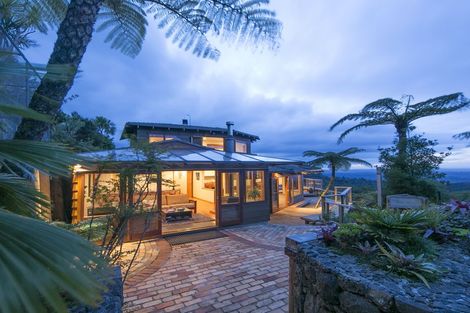 Photo of property in 491 Scenic Drive, Waiatarua, Auckland, 0612