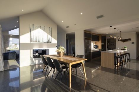 Photo of property in 14 Beveridge Road, One Tree Point, 0118